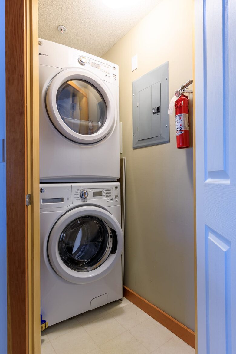 Canmore Mountain Escape with a Rooftop Hot Tub - Canmore, Canada