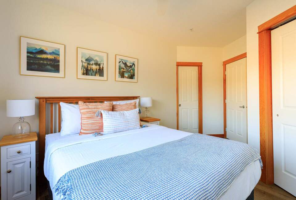 Canmore Mountain Escape with a Rooftop Hot Tub - Canmore, Canada