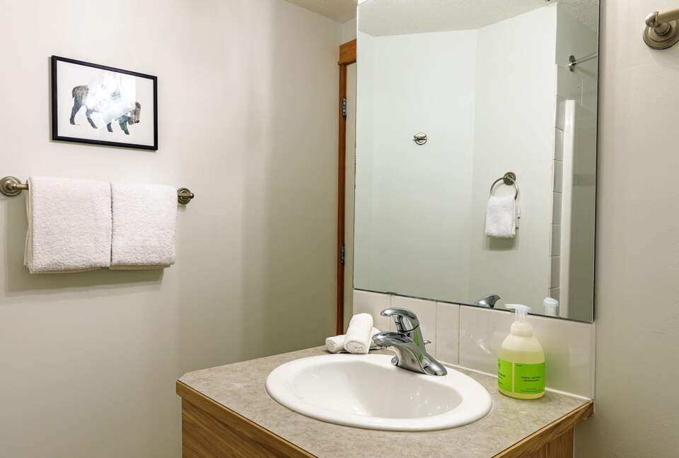 Canmore Mountain Escape with a Rooftop Hot Tub - Canmore, Canada