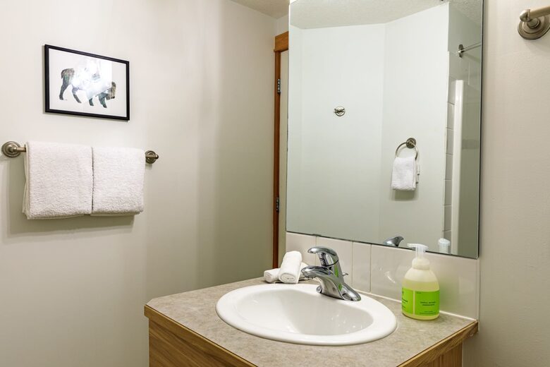 Canmore Mountain Escape with a Rooftop Hot Tub - Canmore, Canada