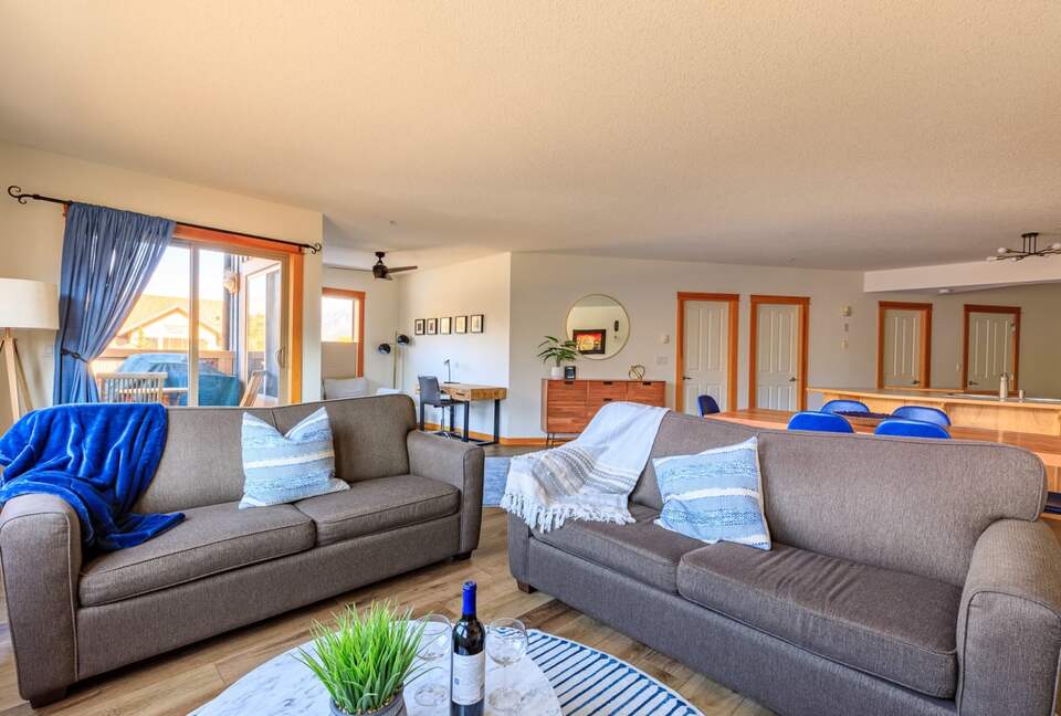 Canmore Mountain Escape with a Rooftop Hot Tub - Canmore, Canada