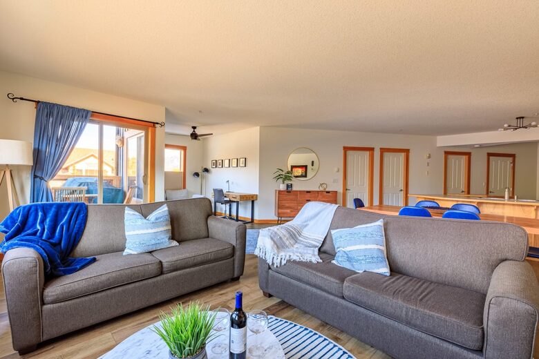 Canmore Mountain Escape with a Rooftop Hot Tub - Canmore, Canada