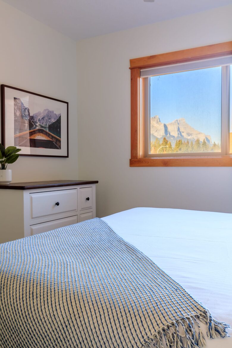 Canmore Mountain Escape with a Rooftop Hot Tub - Canmore, Canada