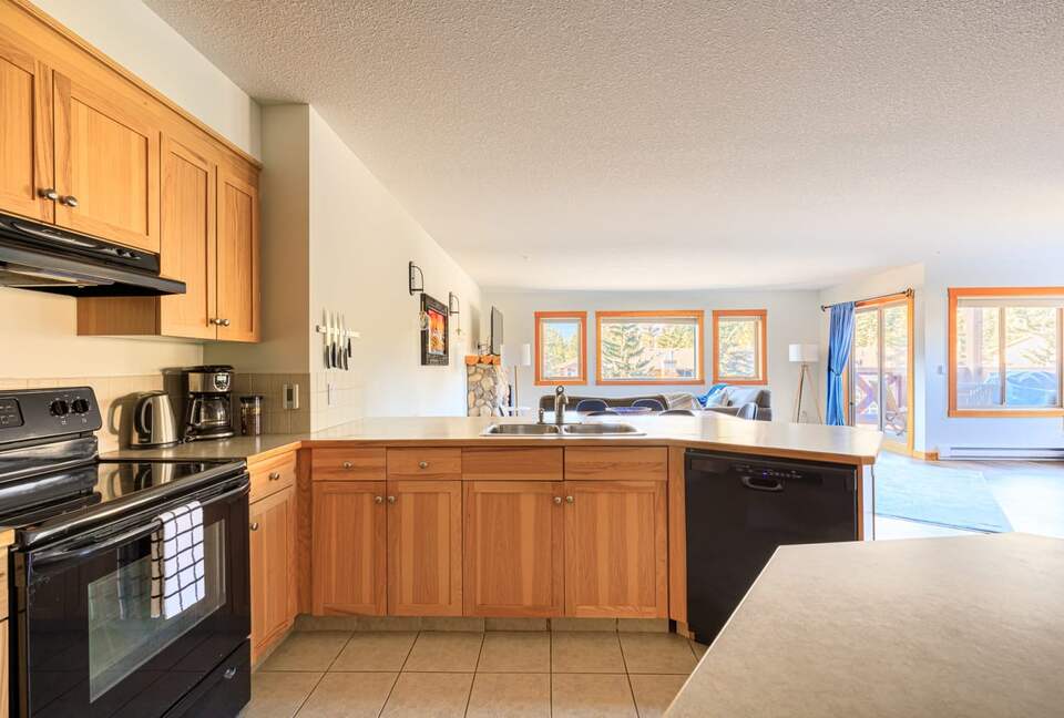 Canmore Mountain Escape with a Rooftop Hot Tub - Canmore, Canada