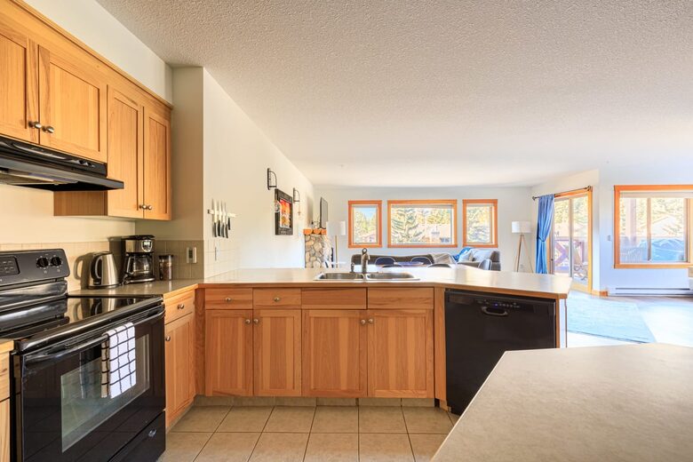 Canmore Mountain Escape with a Rooftop Hot Tub - Canmore, Canada