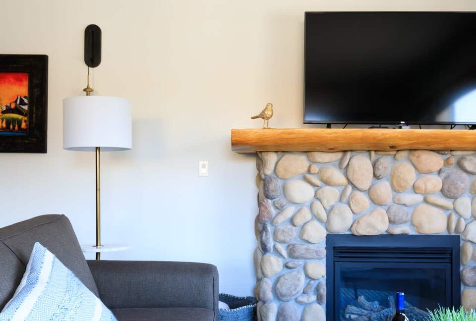 Canmore Mountain Escape with a Rooftop Hot Tub - Canmore, Canada