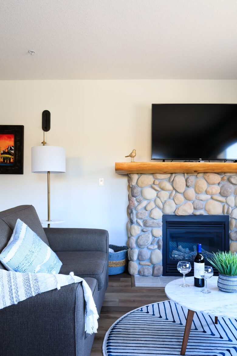 Canmore Mountain Escape with a Rooftop Hot Tub - Canmore, Canada