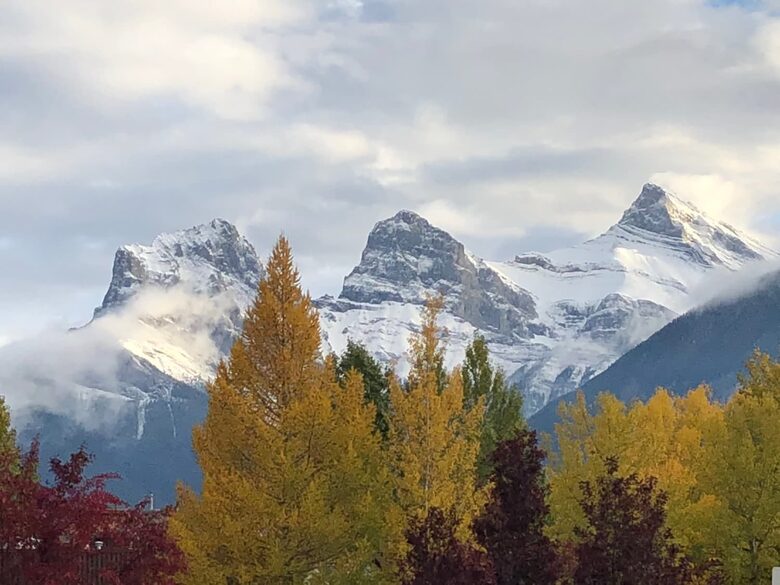 Canmore Mountain Escape with a Rooftop Hot Tub - Canmore, Canada