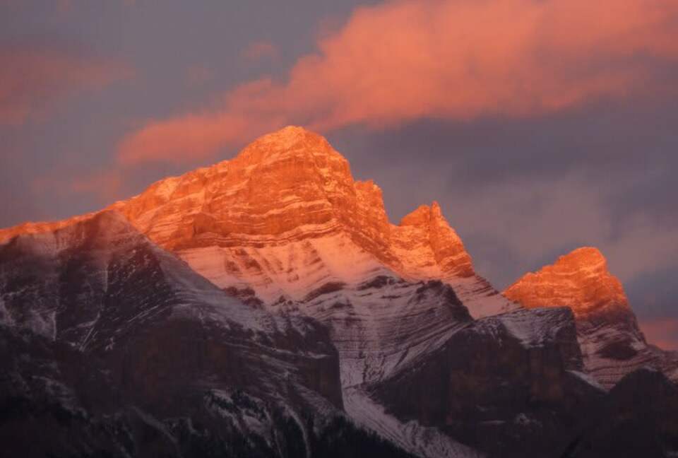 Canmore Mountain Escape with a Rooftop Hot Tub - Canmore, Canada