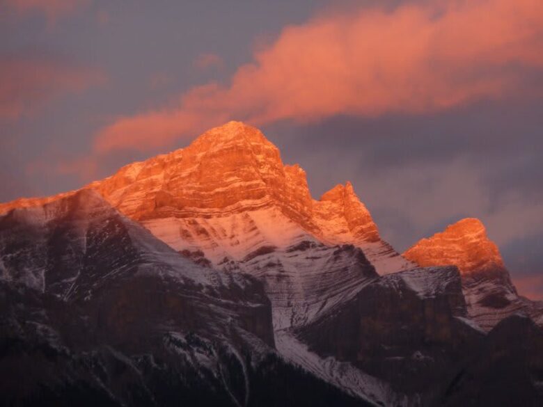 Canmore Mountain Escape with a Rooftop Hot Tub - Canmore, Canada