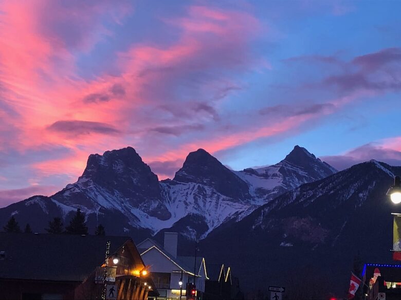 Canmore Mountain Escape with a Rooftop Hot Tub - Canmore, Canada