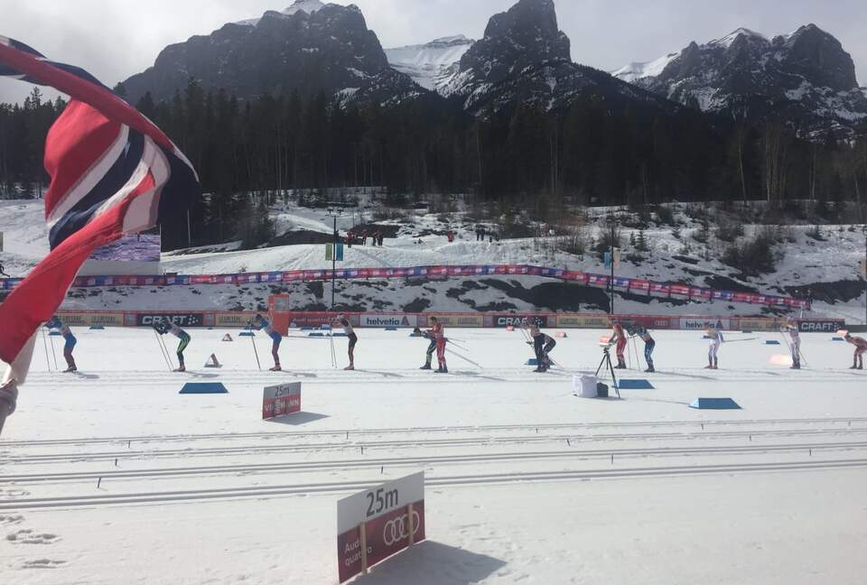 Canmore Mountain Escape with a Rooftop Hot Tub - Canmore, Canada