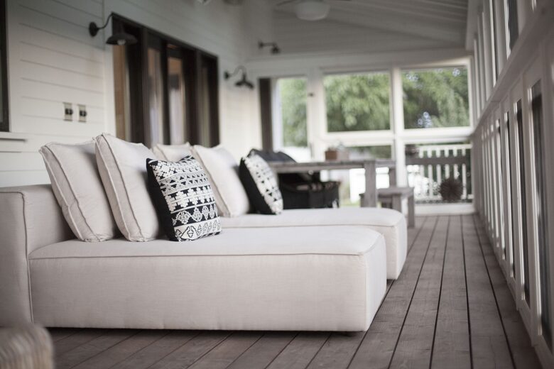 Lounges at screened porch