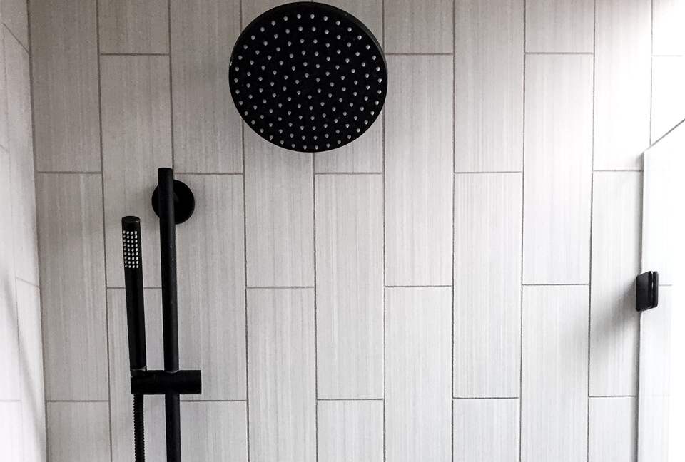 Modern ensuite master bath