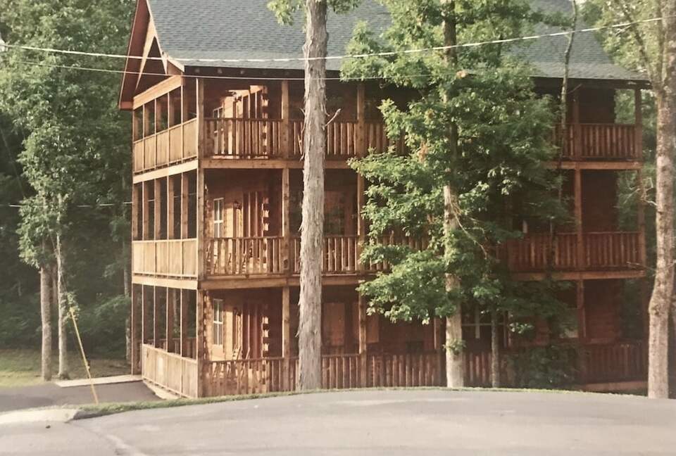 The Hummingbird - Sevierville, Tennessee