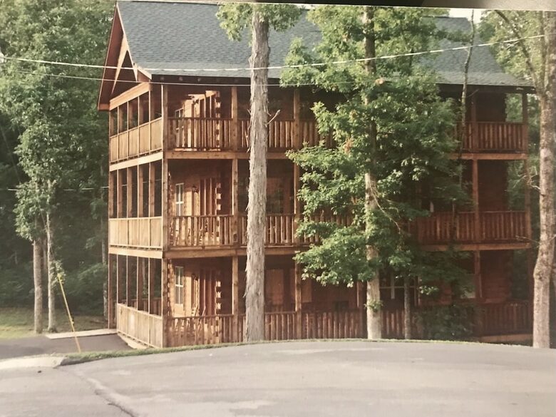 The Hummingbird - Sevierville, Tennessee