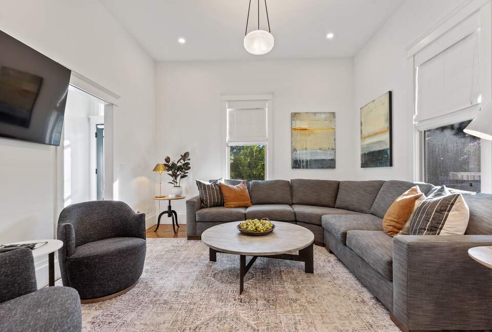 Modern Farmhouse 2 Blocks to Downtown Napa! - Napa, California