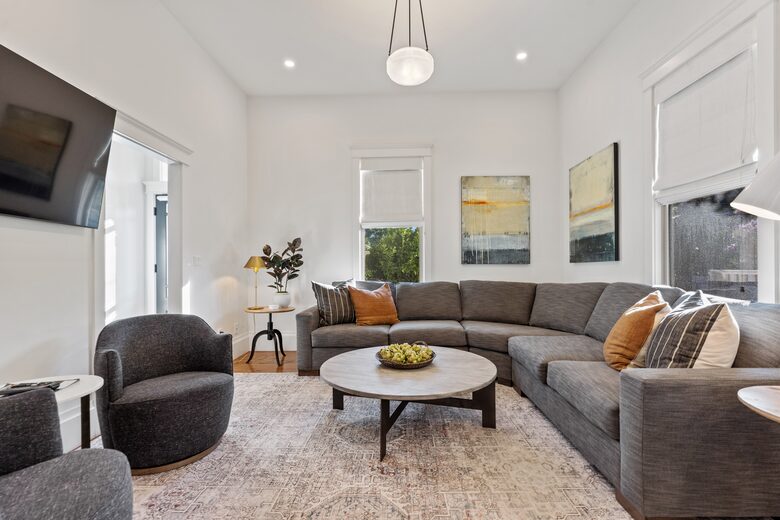 Modern Farmhouse 2 Blocks to Downtown Napa! - Napa, California