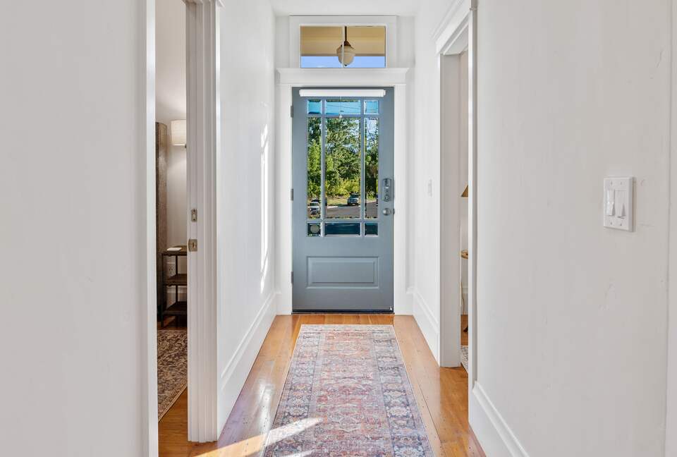 Modern Farmhouse 2 Blocks to Downtown Napa! - Napa, California