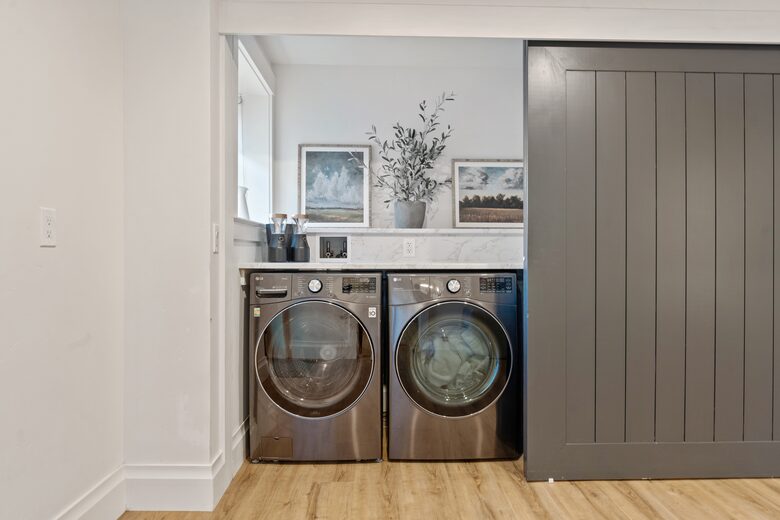 Modern Farmhouse 2 Blocks to Downtown Napa! - Napa, California