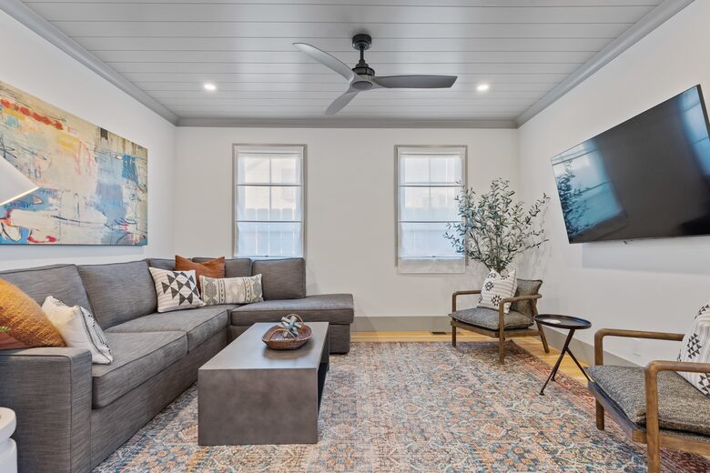 Modern Farmhouse 2 Blocks to Downtown Napa! - Napa, California