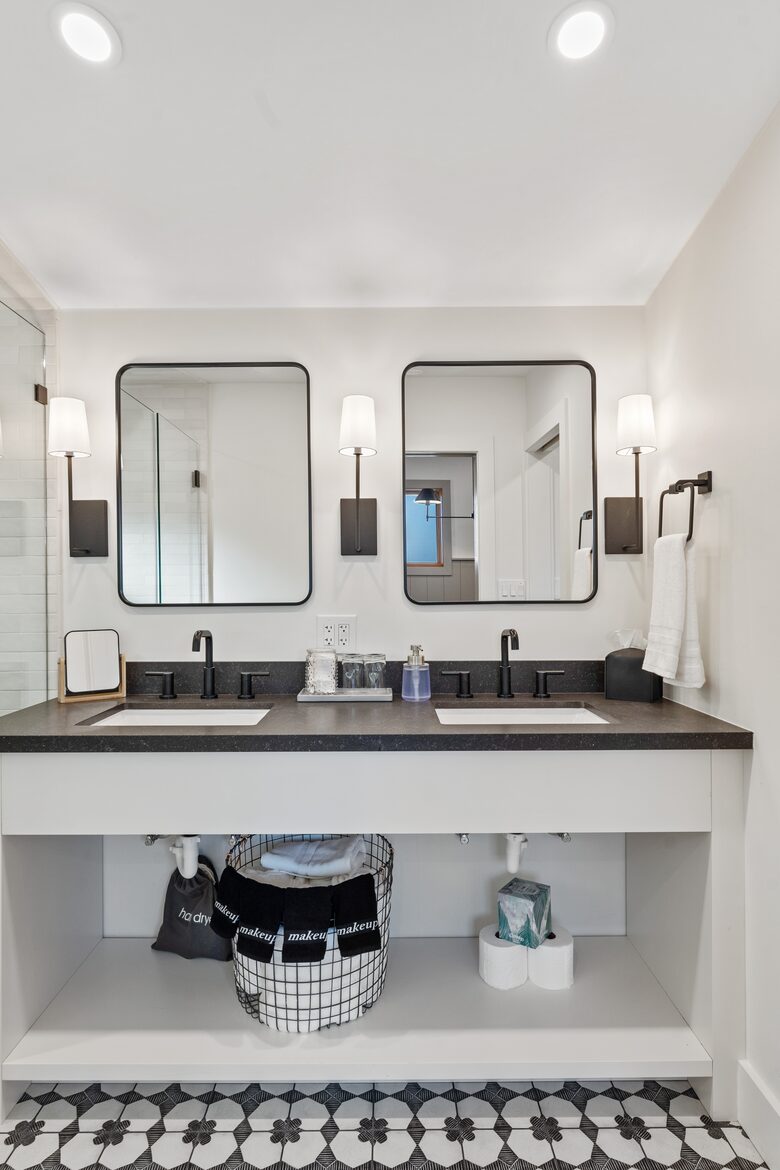 Modern Farmhouse 2 Blocks to Downtown Napa! - Napa, California