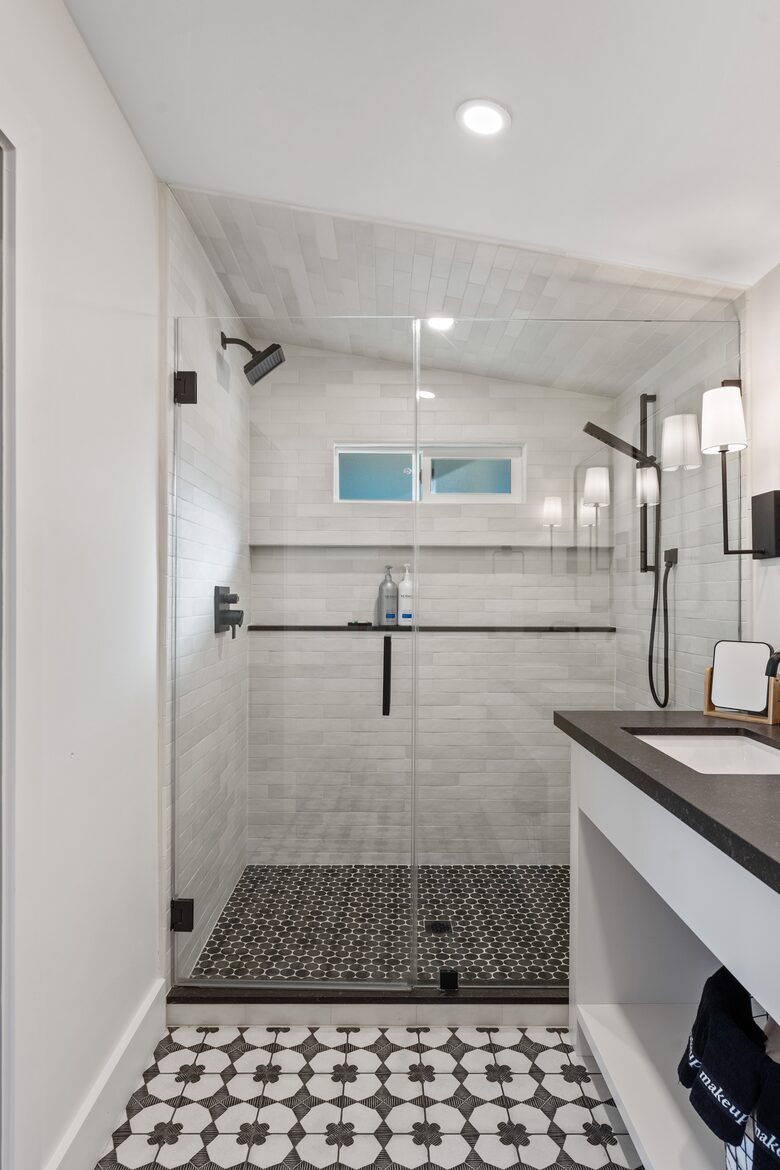 Modern Farmhouse 2 Blocks to Downtown Napa! - Napa, California