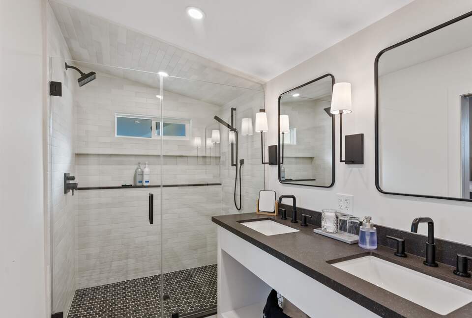 Modern Farmhouse 2 Blocks to Downtown Napa! - Napa, California