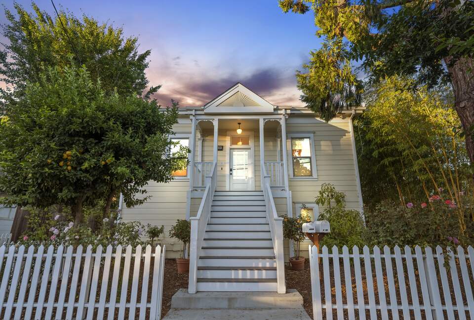 Modern Farmhouse 2 Blocks to Downtown Napa! - Napa, California