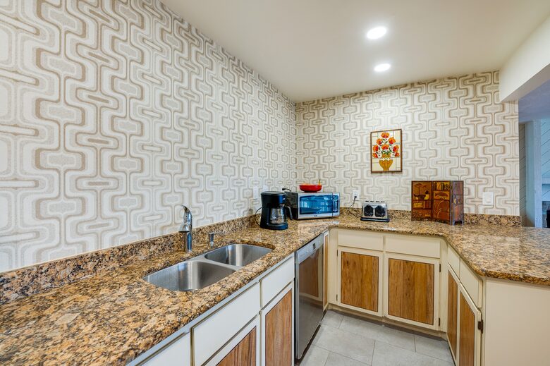 Waterfront Intracoastal 70's Hip Pad with Pool - Ormond Beach, Florida