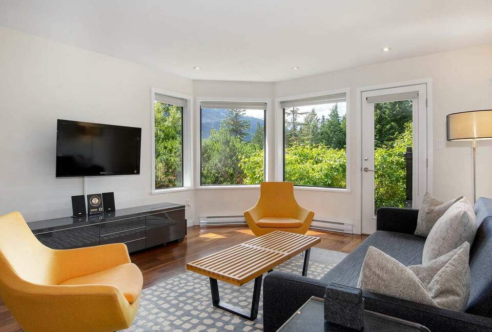 Wintergreen 34 | Short Walk to Blackcomb Gondola, Lake & Golf - Whistler, Canada