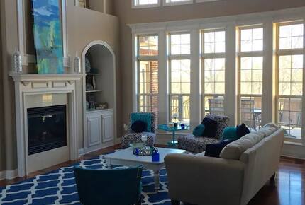 Family Home with Heated Pool and Hot Tub near Louisville - Floyds Knobs, Indiana