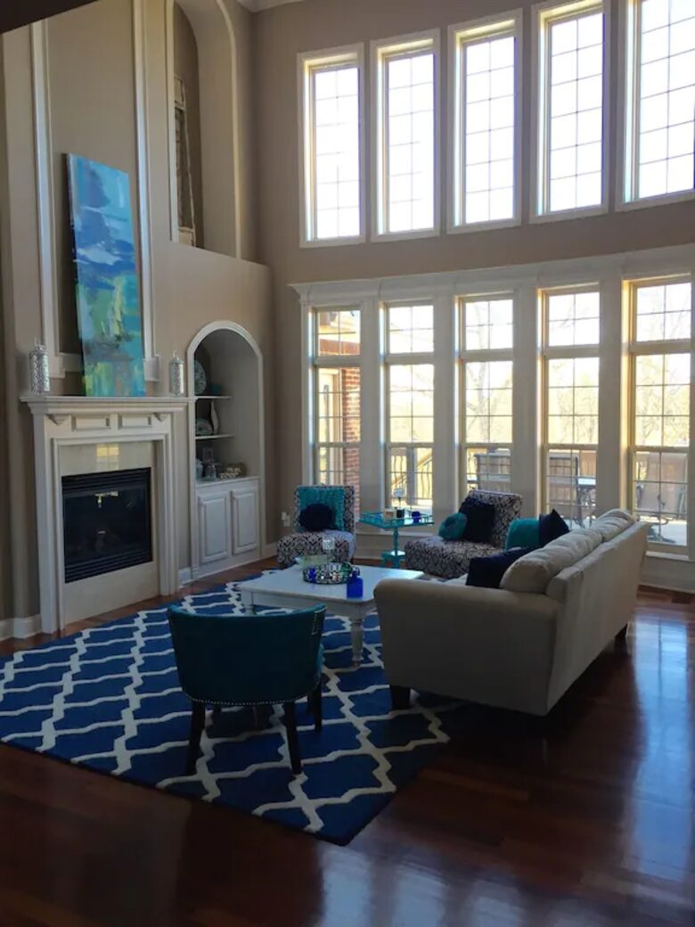 Family Home with Heated Pool and Hot Tub near Louisville - Floyds Knobs, Indiana