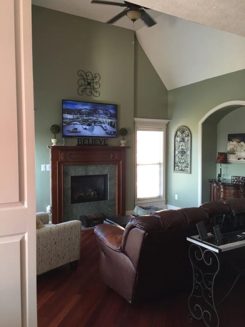 Family Home with Heated Pool and Hot Tub near Louisville - Floyds Knobs, Indiana