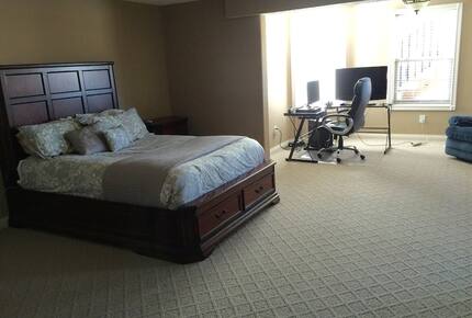 Family Home with Heated Pool and Hot Tub near Louisville - Floyds Knobs, Indiana