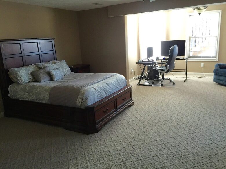 Family Home with Heated Pool and Hot Tub near Louisville - Floyds Knobs, Indiana