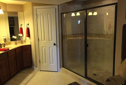 Family Home with Heated Pool and Hot Tub near Louisville - Floyds Knobs, Indiana