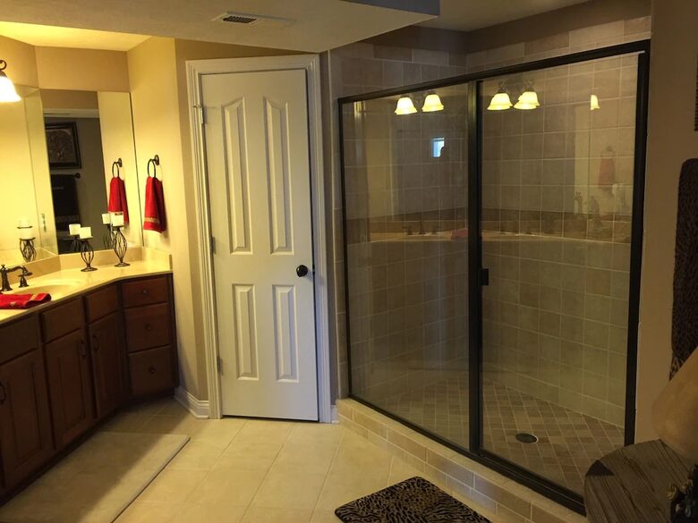 Family Home with Heated Pool and Hot Tub near Louisville - Floyds Knobs, Indiana