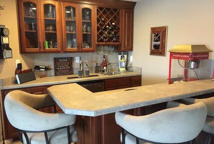 Family Home with Heated Pool and Hot Tub near Louisville - Floyds Knobs, Indiana