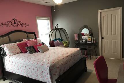 Family Home with Heated Pool and Hot Tub near Louisville - Floyds Knobs, Indiana