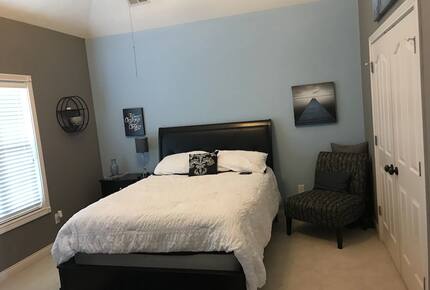 Family Home with Heated Pool and Hot Tub near Louisville - Floyds Knobs, Indiana