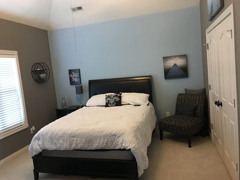 Family Home with Heated Pool and Hot Tub near Louisville - Floyds Knobs, Indiana