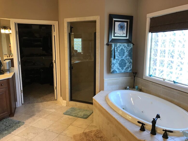 Family Home with Heated Pool and Hot Tub near Louisville - Floyds Knobs, Indiana