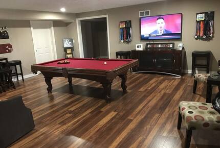 Family Home with Heated Pool and Hot Tub near Louisville - Floyds Knobs, Indiana