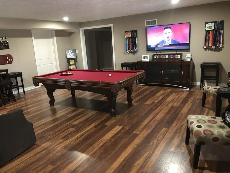 Family Home with Heated Pool and Hot Tub near Louisville - Floyds Knobs, Indiana