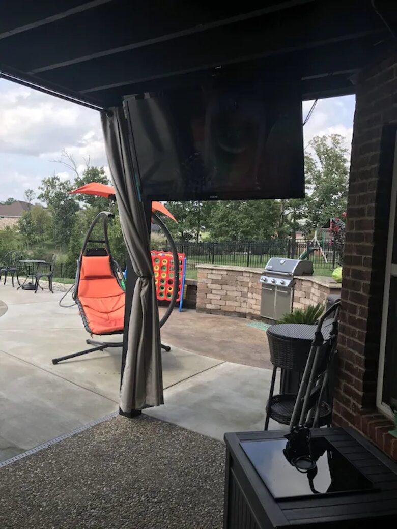 Family Home with Heated Pool and Hot Tub near Louisville - Floyds Knobs, Indiana