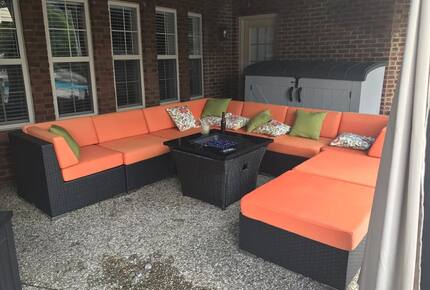 Family Home with Heated Pool and Hot Tub near Louisville - Floyds Knobs, Indiana