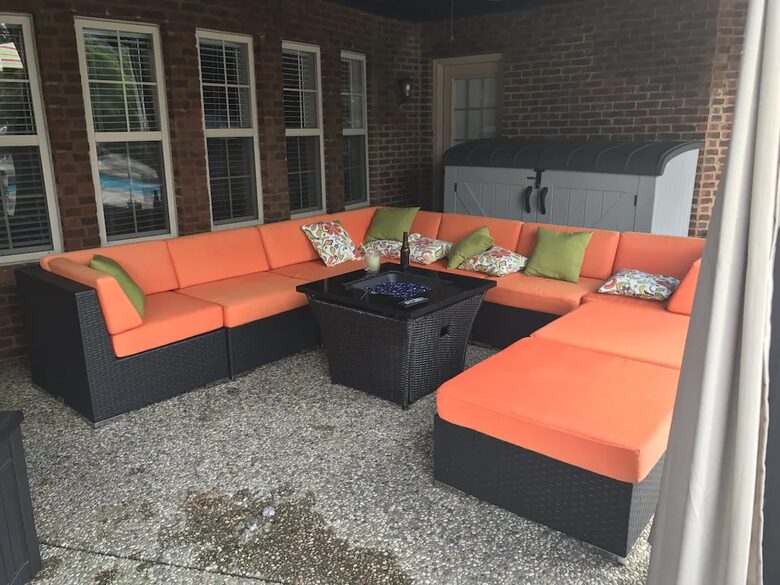 Family Home with Heated Pool and Hot Tub near Louisville - Floyds Knobs, Indiana