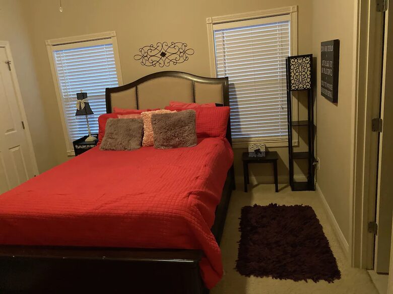 Family Home with Heated Pool and Hot Tub near Louisville - Floyds Knobs, Indiana