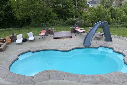 Family Home with Heated Pool and Hot Tub near Louisville - Floyds Knobs, Indiana